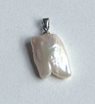 LARGE STERLING SILVER CULTURED PEARL PENDANT. IRRIDESCENT SHEEN. (e) - Image 1 of 3