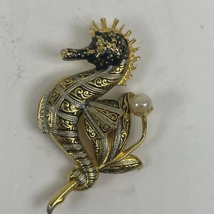 Vintage Seahorse Brooch Pin Gold Tone Animal Ocean Sea Figural Signed Spain - Picture 1 of 8
