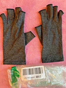 Fingerless gloves charcoal vacation touch screen device friendly trendy warm hot - Picture 1 of 2