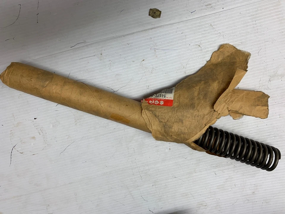 NEW GENUINE SUZUKI GSF GSF600 BANDIT FRONT FORK SPRING 51171-31F00-000 - Image 1 of 1