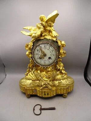 Pendule ancienne en bronze doré.Signé H.Luppens,Paris.Décor aux perruches.XIX°. - Photo 1/4