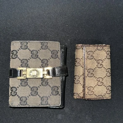 Autêntica Carteira Masculina de Couro de Lona Revestida Vintage GUCCI Marrom GG com Porta-Chaves  - Imagem 1 de 4