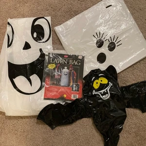 VTG Lot Halloween Spooky Ghost Lawn Bag NIP 2 Add'l Ghost Bags & Inflatable Bat - Picture 1 of 8