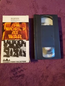 World at War-Volume 25: Reckoning (VHS, 1995, #2075) Preowned - Foto 1 di 13