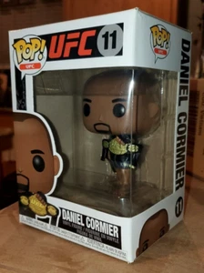 Funko Pop! UFC Daniel Cormier Figura Vinile Cintura Campione SPETTACOLI ABBIGLIAMENTO FOTO CONTROLLO - Foto 1 di 7