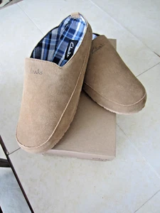 NEW in Box Clarks Mens Suede Clog Slippers Slip On Indoor Outdoor Shoes Sz 12 - Picture 1 of 6