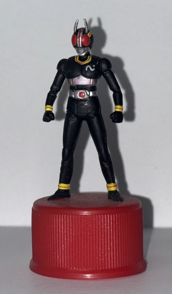 Figura tapa botella Kamen Rider NEGRO 7-11 Seven Eleven Masked Bandai 2002 Foto 1 de 4