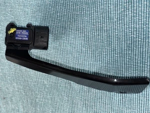 96-98 Toyota Camry Lexus ES300 3.0L V6 Vapor Pressure Sensor 89460-33030 OEM - Picture 1 of 5
