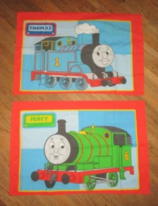 De colección JUEGO DE 2 FUNDAS DE ALMOHADA THOMAS TANQUE MOTOR Tren PERCY Par Doble Cara - Imagen 1 de 4