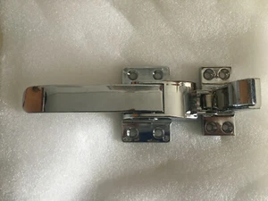 MANIGLIE IN METALLO PER PORTE FRIGORIFERO CELLE FRIGO RISTORAZIONE FORNETTI - Foto 1 di 1