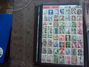FRANKREICH - Lot Briefmarken n* MH oder n** postfrisch (A100) - Bild 1 von 1