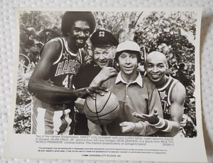 GILLIGAN'S ISLAND & Harlem Globetrotters 8x10 s/w Pressefoto Filmstill!  - Bild 1 von 2