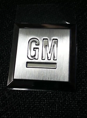 OEM GM Front Fender or Doors "Mark of Excellence" Stainless(1) Emblem 84689784 - Image 1 of 2