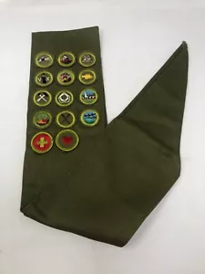Fascia da ragazzo scout vintage anni '50 anni '60 con 14 distintivi di merito escursionismo pesca nuoto - Foto 1 di 7