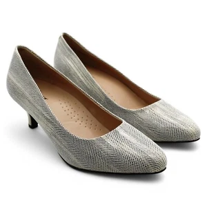 Step Into Comfort and Beautiful Style Trotters Heels (Size 8.5) - Picture 1 of 7