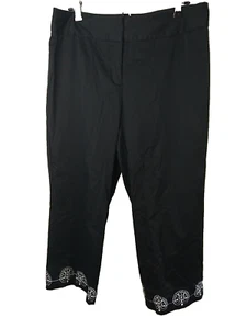 R.Q.T woman 12 Black Cropped Capri Embroidery White Hem Trim. - Picture 1 of 10