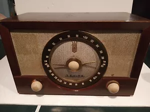 VINTAGE Zenith Y832 Tube Radio. Works, Been in the family since the 1950's!! - Picture 1 of 15