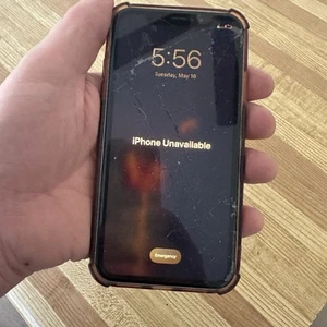 Apple iPhone XR White With Free Case. Damaged Screen and Emergency Locked. As Is - Photo 1 sur 13