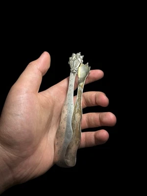 Pince à sucre ancienne en argent massif décor floral poinçonnée XIXe - Photo 1/4