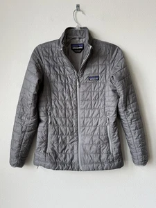 Abrigo Chaqueta Patagonia Nano Puff Cremallera Completa Gris XS Ligero Primaloft - Imagen 1 de 3