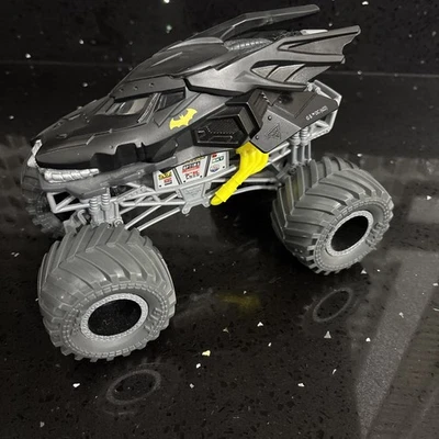 Monster Jam Oficial Batman Die-Cast Y Vehículo Plástico Escala 1:24 Foto 1 de 4