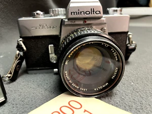 Vintage Minolta SRT-202 Film Camera W/ Lenses, Bag, Filter, Etc Works! - Bild 1 von 11