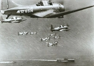 WW II - USA - Foto -- SBD-5 Dauntless - USS Enterprise - Bild 1 von 1