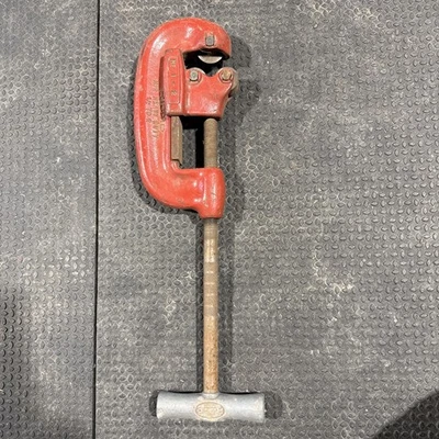 Rigid Pipe Cutter Heavy Duty No. 2A, 1/8"  to 2" GOOD PRE-OWNED CONDITION  - Image 1 of 4