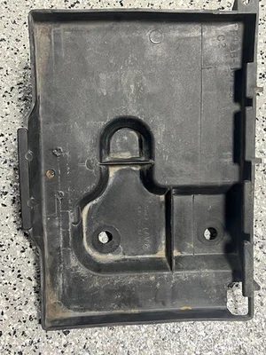 Bandeja de batería 1994, 95, 96, 1997 Ford Thunderbird SC, Cougar XR7 OEM con sujeción Foto 1 de 4