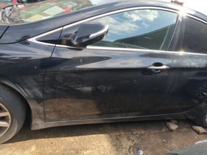 HYUNDAI I40 BERLINA 2012-2019 LADO DEL PASAJERO PUERTA DELANTERA CARCASA NEGRA - Imagen 1 de 13