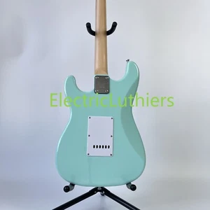 Guitarra Eléctrica ST Surf Verde Cuerpo Sólido 6 Cuerdas Cuello Arce Palisandro Fingerboar - Imagen 1 de 8