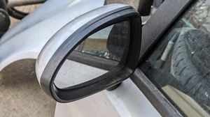 ESPEJO RETROVISOR ELÉCTRICO DELANTERO IZQUIERDO PASAJERO VAUXHALL CORSA D 2008 PLATEADO - Imagen 1 de 4
