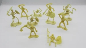 Menge 11 Skelett Krieger Figur mit Schild und Axt Kunststoff Armee Figur 2" - Bild 1 von 5