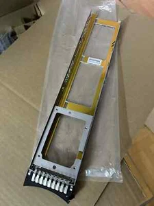 Vassoio per disco rigido esteso SAS da 2,5" per IBM 4939 Flex System (lungo) vassoio 90Y7718 - Foto 1 di 1