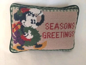 Almohada de punta de aguja Mickey Seasons Saludos Terciopelo Verde Espalda 8.5"x7" Navidad  - Imagen 1 de 8