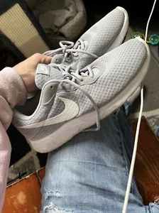 Size 9 - Nike Tanjun Wolf Grey - 812654-010 - Picture 1 of 7