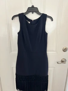 VESTIDO MIDI ELEGANTE KAY UNGER NEW YORK NEGRO SIN MANGAS CON DOBLADILLO CON FLECOS PARA MUJER 4 - Imagen 1 de 4