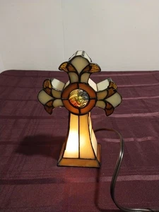 Buntglas irisierende Kreuz Akzent Leuchte Lampe 3D religiös Kruzifix Art Deco - Bild 1 von 8