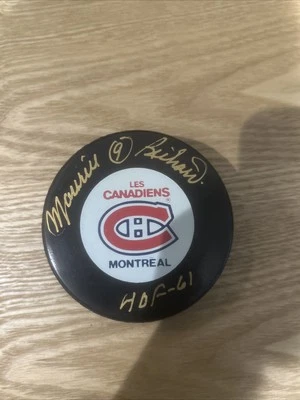 Disco de hockey autografiado por Maurice Richard Montreal Canadiens Foto 1 de 4