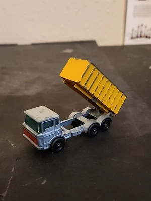 VTG MATCHBOX SERIES No. 47 TIPPER CONTAINER TRUCK MADE IN ENGLAND BY LESNEY - Image 1 of 4