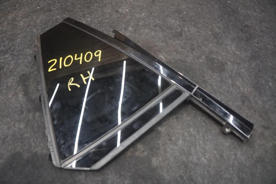 Rear Right Door Fixed Vent Window Glass 51357482162 OEM BMW X5 G05 2019-21 - Image 1 of 4