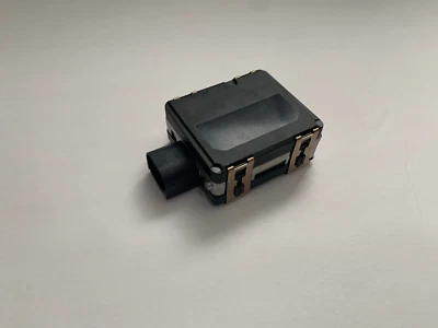 Sensor de radar de control de crucero Mercedes-Benz C/GLC 2015-2023 OEM A-000-905-90-13 Foto 1 de 4