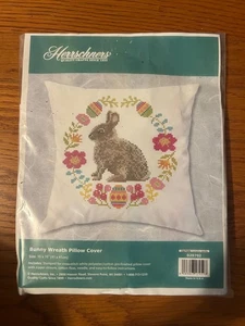 Neu Herrschners HASENKRANZ KISSENBEZUG Gestempeltes Kreuzstich-Kit 16" x 16" - Bild 1 von 4