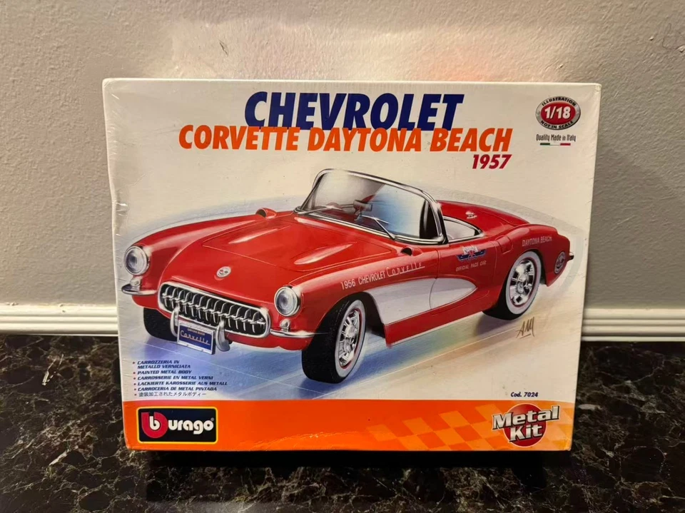 Nuevo y Raro Kit BbURAGO Chevrolet Corvette Daytona Beach 1957 1:18 #7024 Rojo Foto 1 de 2