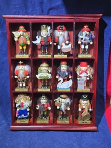 Juego y estante cascanueces 12 días de Navidad marca de miembro vintage de los años 90 - Imagen 1 de 22