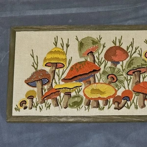 Vintage Merry Mushroom Crewel Garn Handarbeit 70er Jahre professionell gerahmtes Bild - Bild 1 von 7