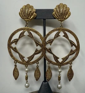 Vintage Carol Dauplaise HUGE 70's Clip On Gold Tone Drop Dangle Earrings - Picture 1 of 7