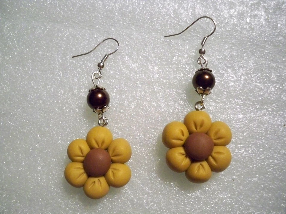 ORECCHINI IN FIMO FATTI A MANO FIORE  - Immagine 1 di 1