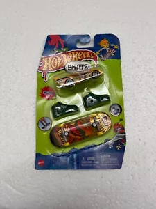 HOT WHEELS SKATE MAXIMUM LEEWAY CAR AND GOLD TONY HAWK FINGERBOARD HGT78 - Foto 1 di 4