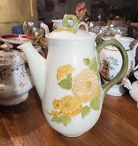 Metlox Sculptured Zinnia Coffee/Tea Pot With Lid, Mid Century - Picture 1 of 15